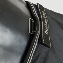 Back On Track Outdoordecke Obsidian 150g Mit Abnehmbarem Hals Schwarz -TRUS Pferd Geschaft bot 2608 2010 obsidian turnout rug web 04.a85518