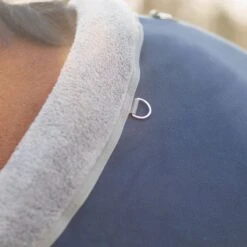 Dominick Fleecedecke Cosy Navy/Grau Dots -TRUS Pferd Geschaft dominick dom dominick cosy fleece 3.545725