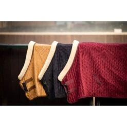 HB Showdecke Showtime Velvet Spring Burgunderrot -TRUS Pferd Geschaft hb 1339 ass.fbfa1a 1