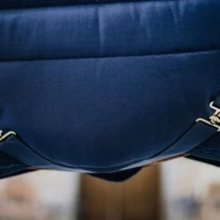 Kentucky Horsewear Kentucky Stalldecke Classic 300g Navy 16 Kentucky Horsewear Kentucky Stalldecke Classic 300g Navy -TRUS Pferd Geschaft kentucky 5n1a1776 a929523bbdd099ba1a676b6771a9e673 article photobook m.674037 1