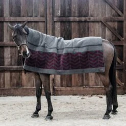 Kentucky Horsewear Kentucky Fleecedecke Heavy Square Fishbone Grau/Bordeaux